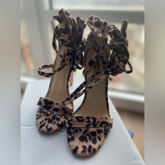 Cheetah print strapy heels - Picture 4 of 8